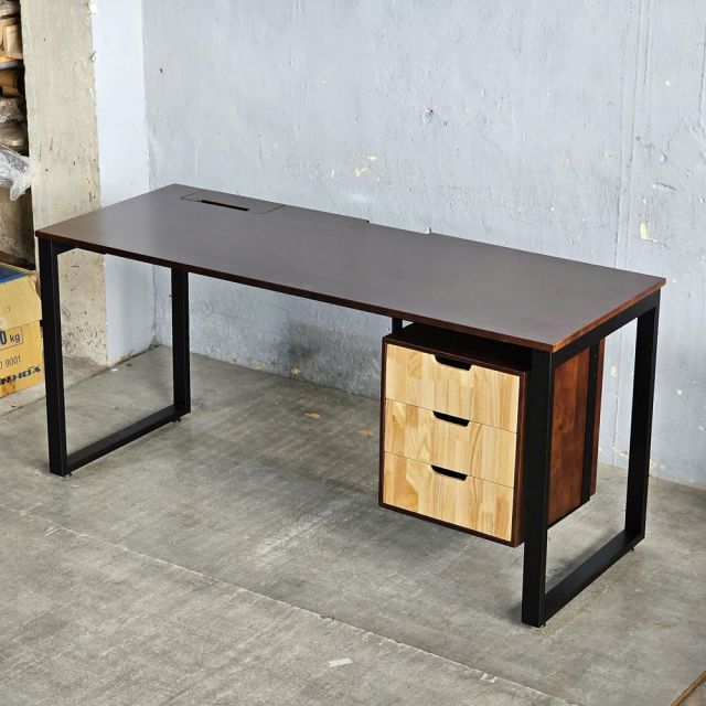 Bàn làm việc có ngăn tủ 160x60cm gỗ cao su chân sắt Hệ Rectang HBRT128