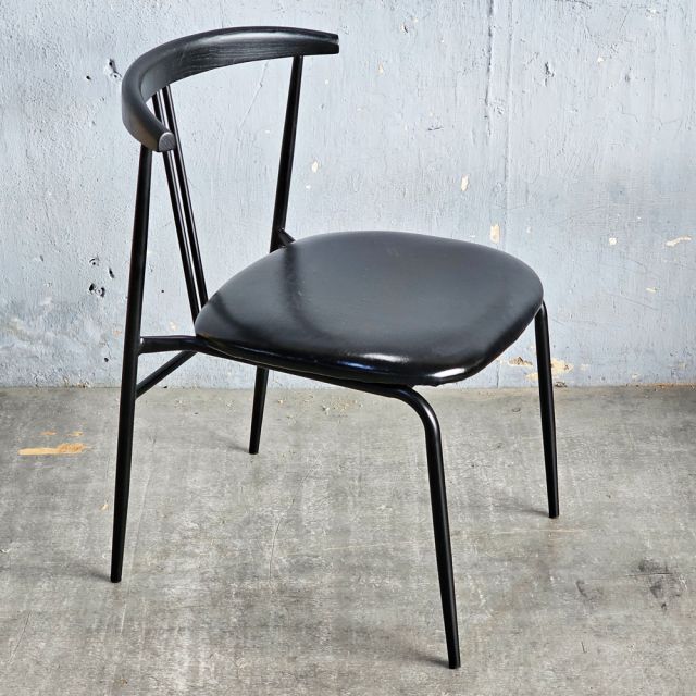 Ghế cafe trăng khuyết khung sắt bọc nệm silimi GCF196