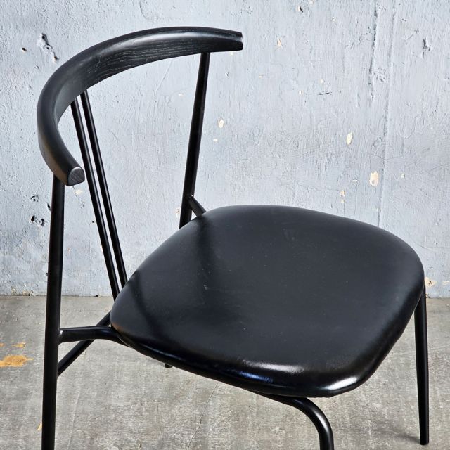 Ghế cafe trăng khuyết khung sắt bọc nệm silimi GCF196