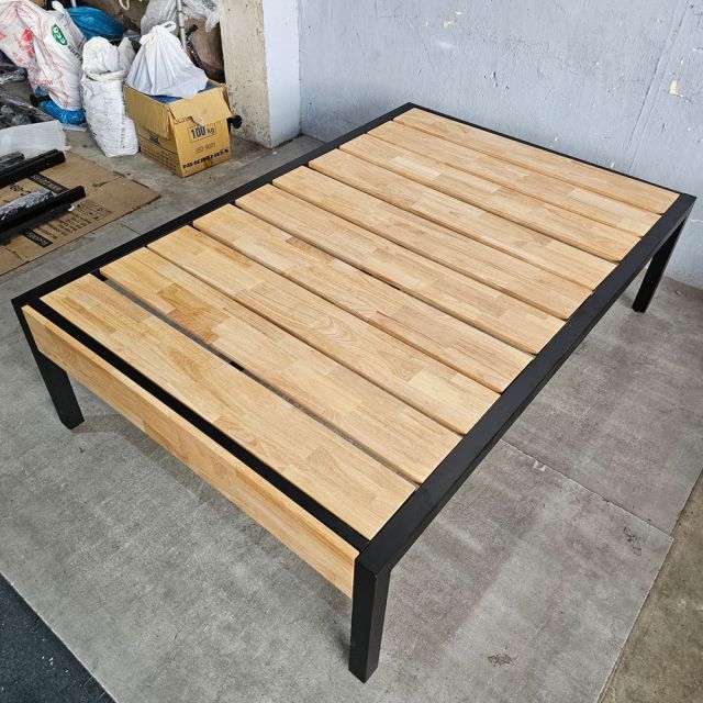 Giường ngủ lắp ráp 120x180cm gỗ cao su GN68061