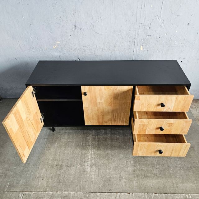 Tủ trang trí 140x42x70cm gỗ cao su KTB68250