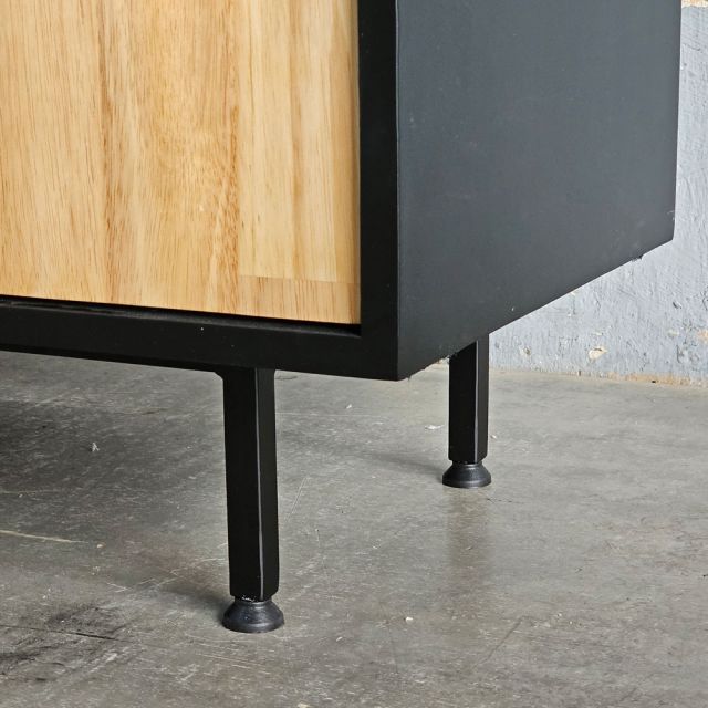 Tủ trang trí 140x42x70cm gỗ cao su KTB68250