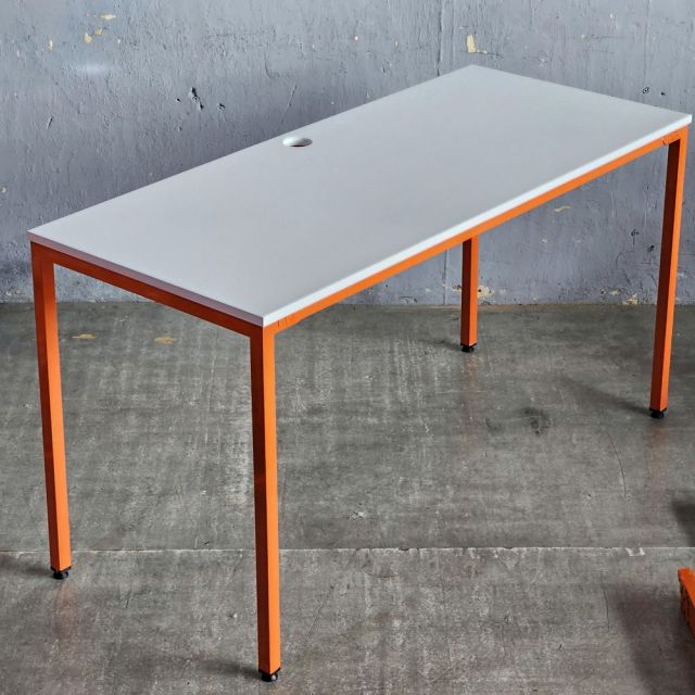 Bàn làm việc 140x70cm gỗ plywood chân sắt Hệ Minimal HBMN050