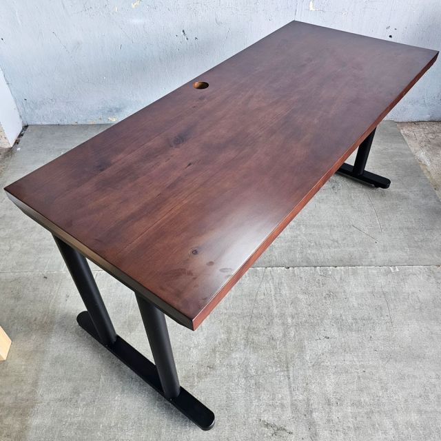 Bàn làm việc 160x70cm gỗ thông hệ TIO HBTO051