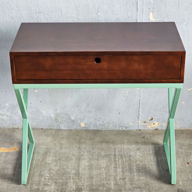 Bàn trang điểm có hộc kéo chân sắt hệ Xconcept BTD68038