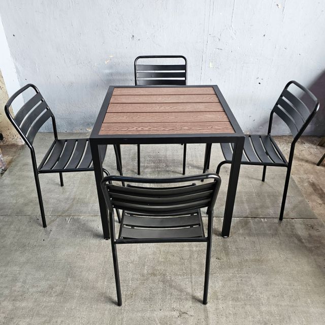 Combo bàn ngoài trời và 4 ghế sắt CBNT022