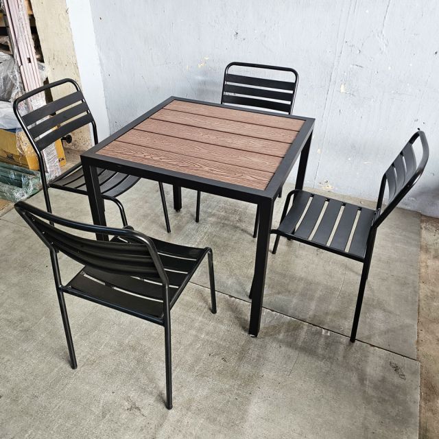 Combo bàn ngoài trời và 4 ghế sắt CBNT022