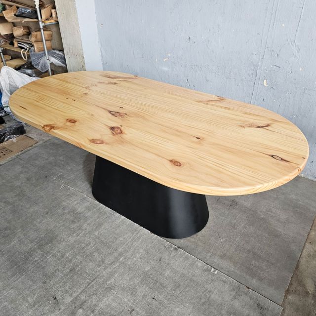 Bàn ăn Oval 200x100cm gỗ thông Newzealand BA68302