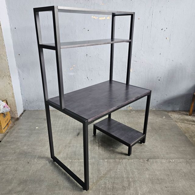 Bàn máy tính liền kệ 100x60x150cm gỗ cao su CD68046