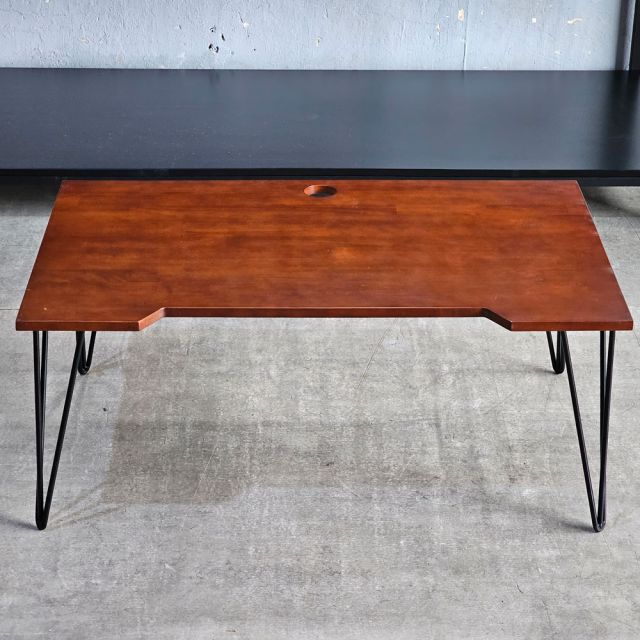 Bàn làm việc ngồi bệt 100x60cm gỗ cao su chân Hairpin SPD68258