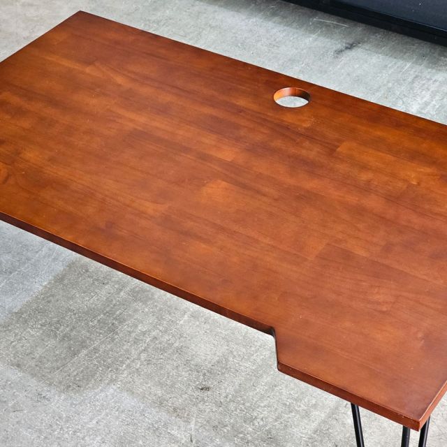 Bàn làm việc ngồi bệt 100x60cm gỗ cao su chân Hairpin SPD68258