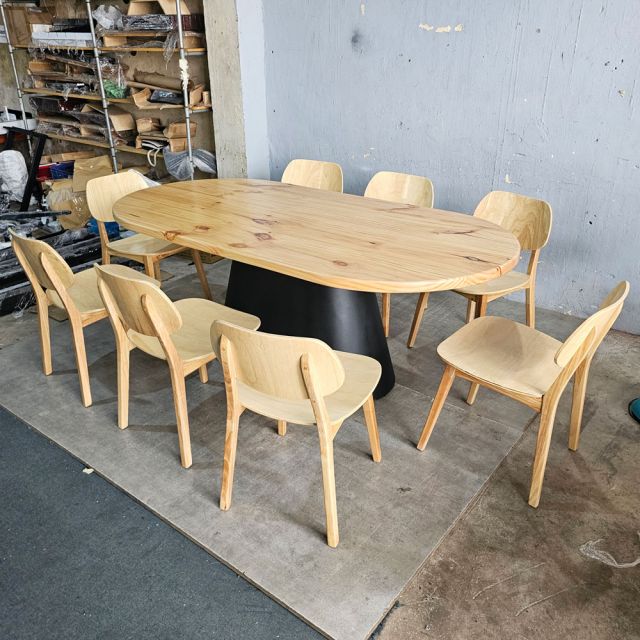 Combo bàn ăn Oval gỗ thông 200x100cm và 8 ghế PLC BBA230