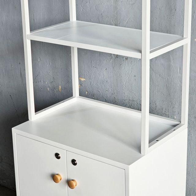 Kệ trang trí có tủ 56x40x180cm gỗ cao su KTT68063