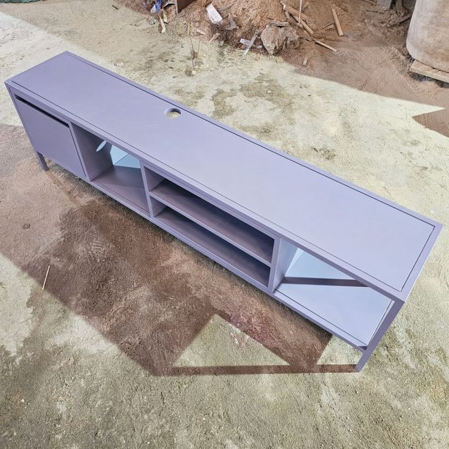 Kệ TV phòng khách 160x30x46cm gỗ cao su KTV68132