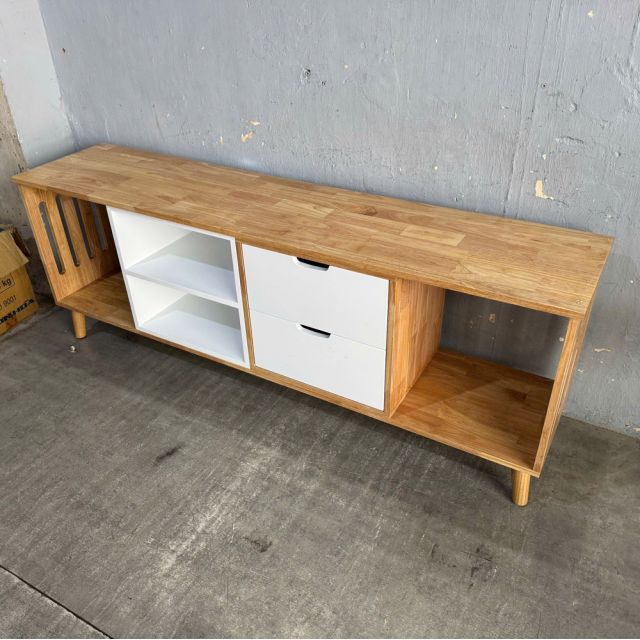 Kệ tivi HAPI 180x39cm gỗ cao su KTV68133