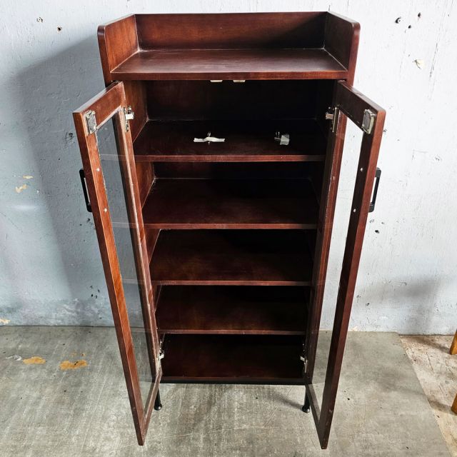 Tủ trang trí cửa kính 60x35x135cm gỗ cao su KTB68248