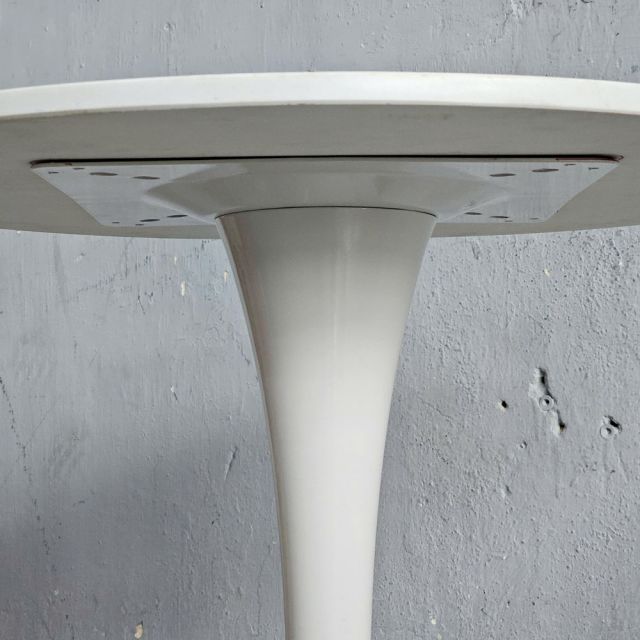 Bàn Tulip tròn mặt đá vân mây CFD68122