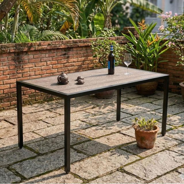 Bàn ngoài trời 140x70cm gỗ nhựa chân sắt BNT025