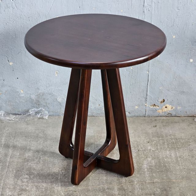 Bàn bên sofa tròn 50cm gỗ tràm SST053