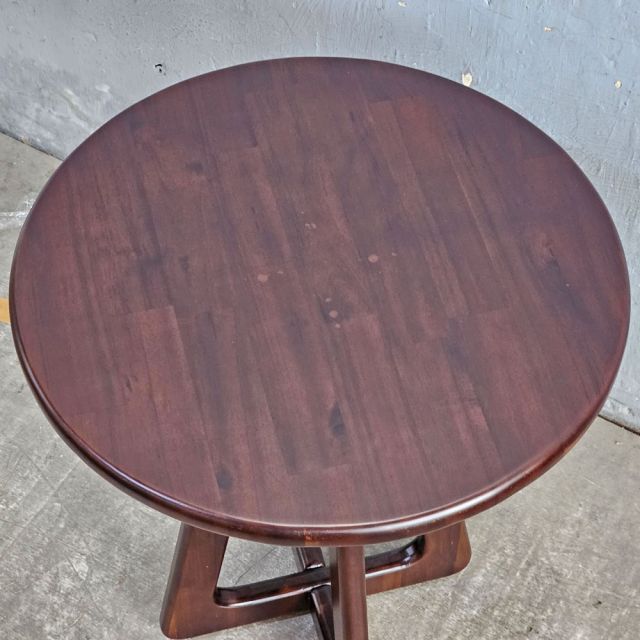 Bàn bên sofa tròn 50cm gỗ tràm SST053