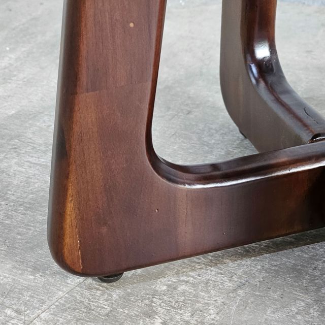 Bàn bên sofa tròn 50cm gỗ tràm SST053