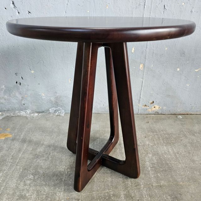 Bàn bên sofa tròn 50cm gỗ tràm SST053