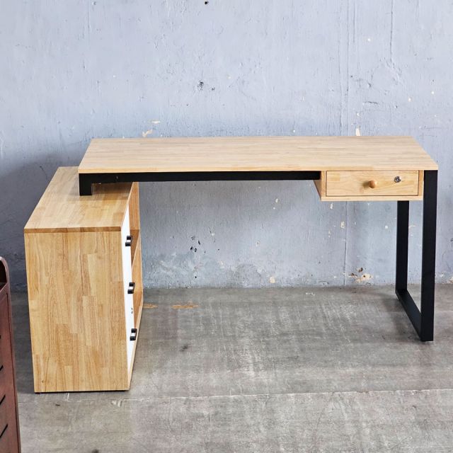 Bàn làm việc gác tủ 140x100cm gỗ cao su HBRT130
