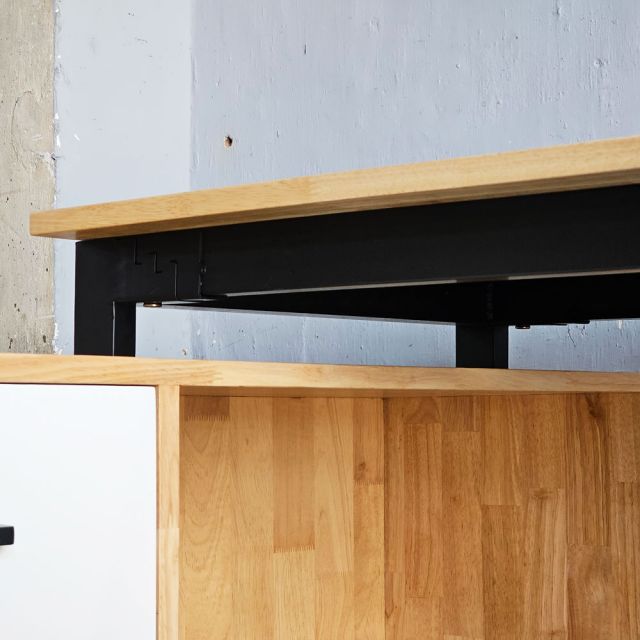 Bàn làm việc gác tủ 140x100cm gỗ cao su HBRT130