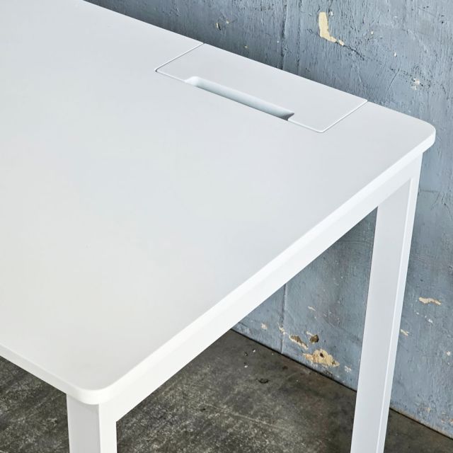 Bàn có hộp điện 140x70cm gỗ cao su ZD038