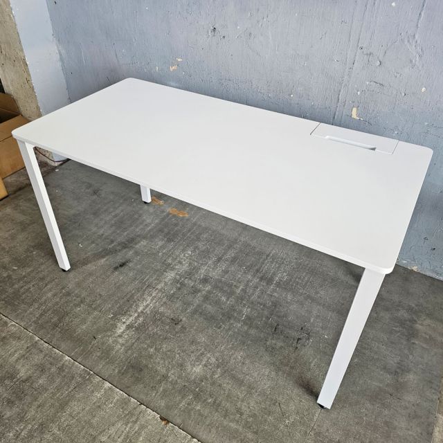 Bàn có hộp điện 140x70cm gỗ cao su ZD038