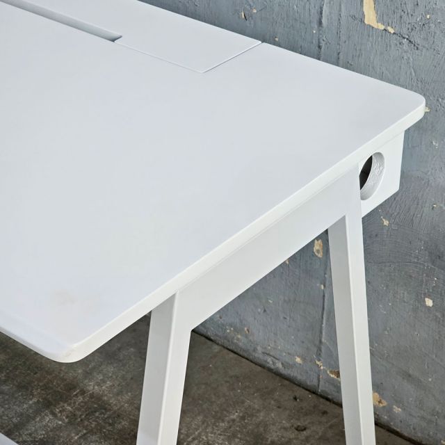 Bàn có hộp điện 120x60cm gỗ cao su ZD039