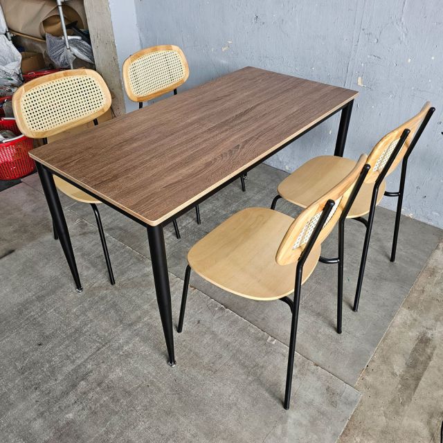 Combo bàn ăn chữ nhật và 4 ghế ăn BBA202