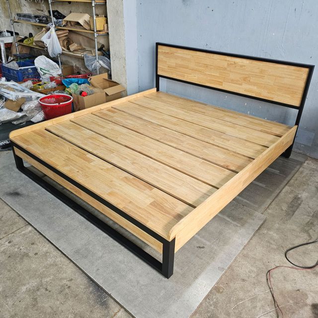 Giường ngủ Mony 180x200cm gỗ cao su GN68064