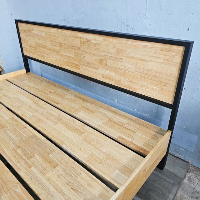 Giường ngủ Mony 180x200cm gỗ cao su GN68064