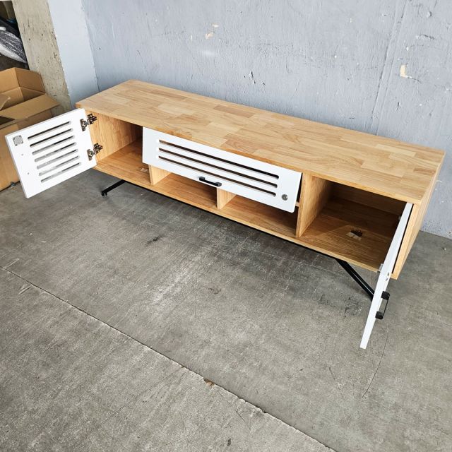 Tủ kệ TV 160x40x52cm gỗ cao su KTV68135