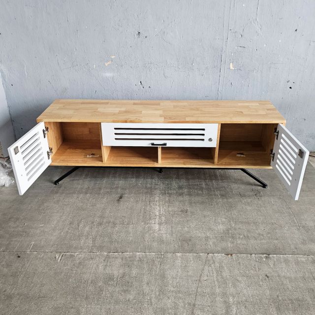 Tủ kệ TV 160x40x52cm gỗ cao su KTV68135