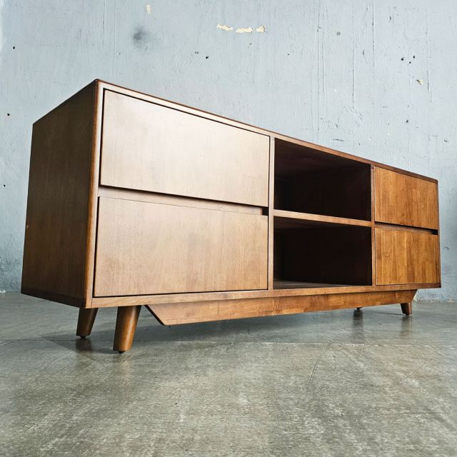 Tủ TV phòng khách 150x40x55cm gỗ cao su KTV68137