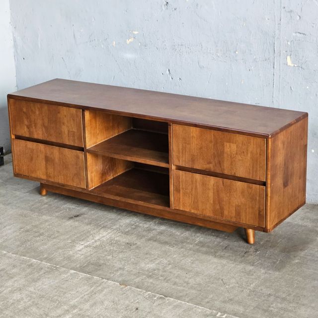 Tủ TV phòng khách 150x40x55cm gỗ cao su KTV68137