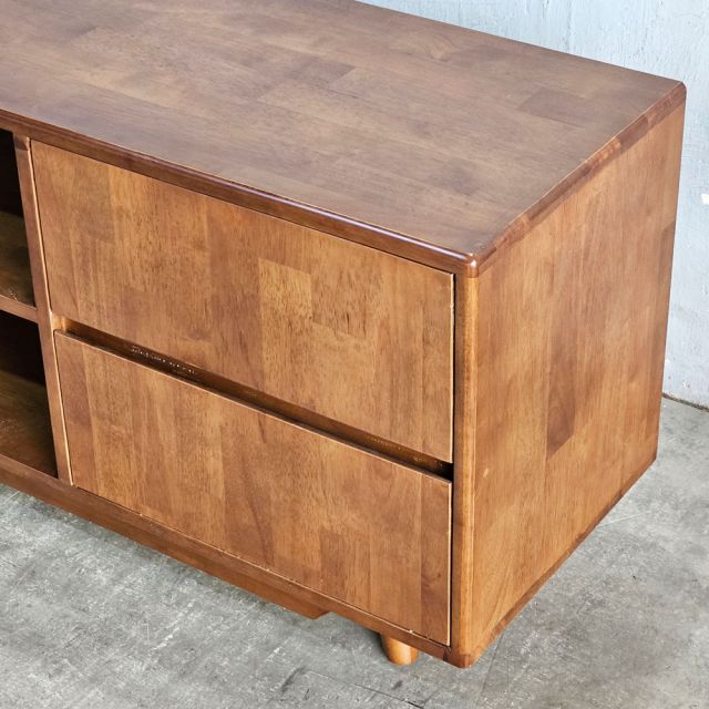 Tủ TV phòng khách 150x40x55cm gỗ cao su KTV68137