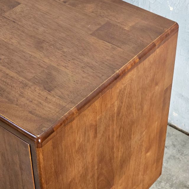 Tủ TV phòng khách 150x40x55cm gỗ cao su KTV68137