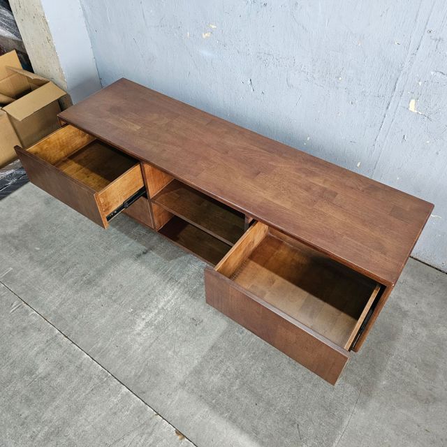 Tủ TV phòng khách 150x40x55cm gỗ cao su KTV68137