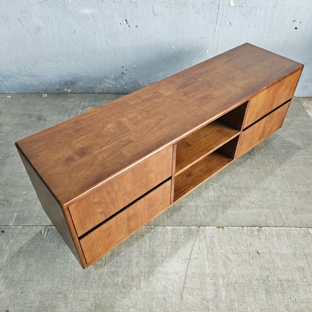 Tủ TV phòng khách 150x40x55cm gỗ cao su KTV68137