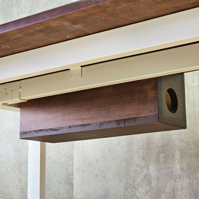 Bàn có hộp điện 140x50cm gỗ cao su ZD041