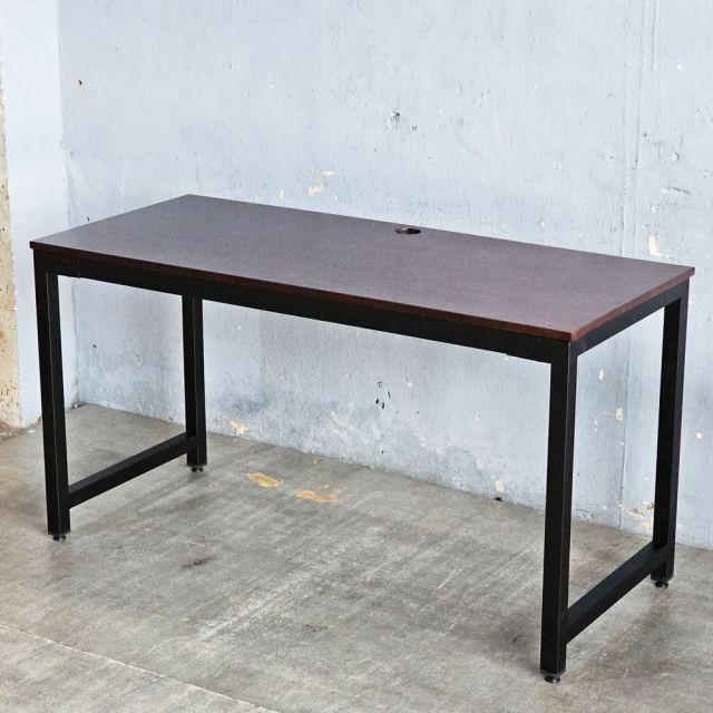 Bàn làm việc 140x60cm gỗ cao su hệ URA HBUR002