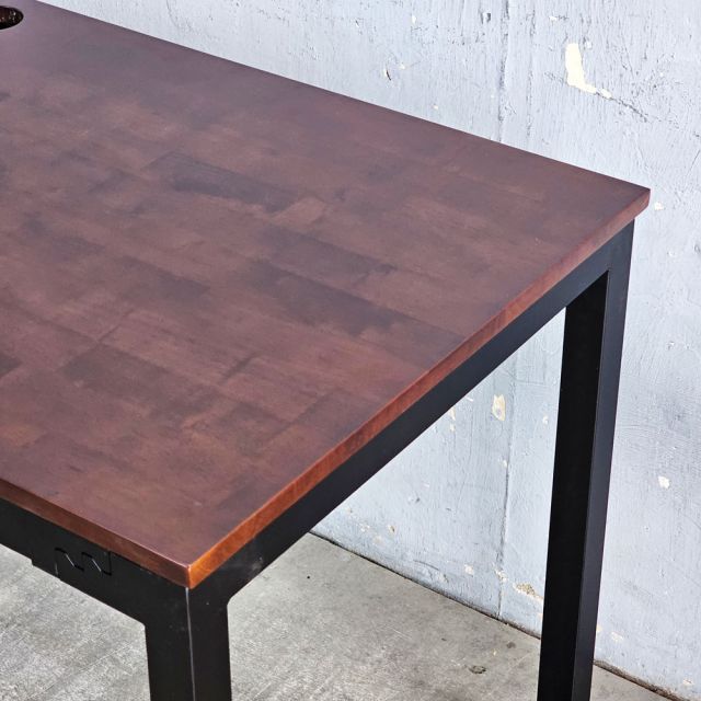 Bàn làm việc 140x60cm gỗ cao su hệ URA HBUR002