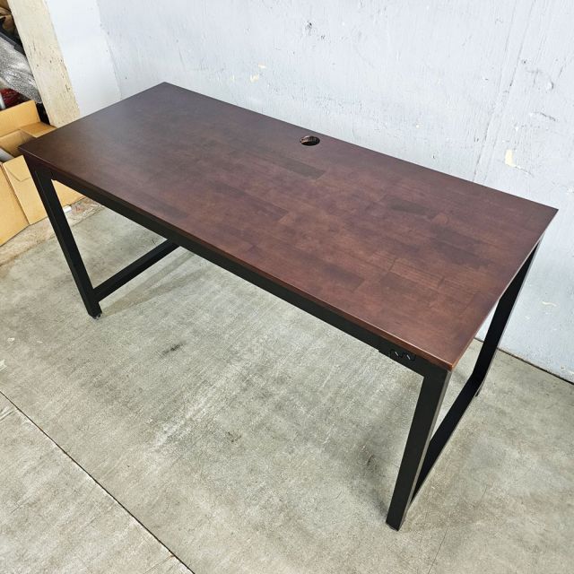 Bàn làm việc 140x60cm gỗ cao su hệ URA HBUR002