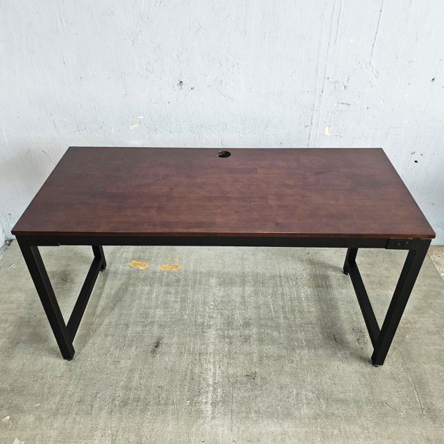 Bàn làm việc 140x60cm gỗ cao su hệ URA HBUR002