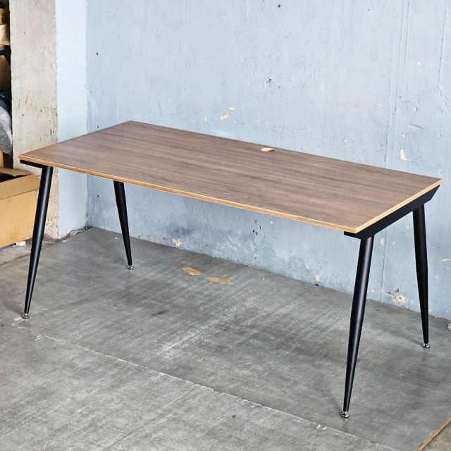 Bàn làm việc 160x80cm gỗ Plywood phủ melamin chân sắt Cone HBCO036