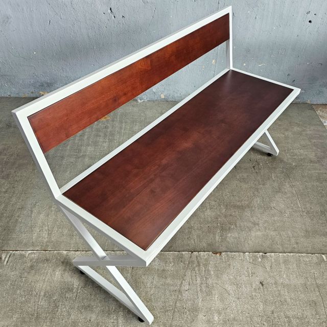 Ghế bằng dài chân sắt chữ X gỗ cao su có tựa lưng GBD001