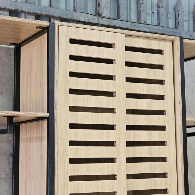 Tủ kệ quần áo 160x55x235cm gỗ plywood khung sắt TQA68093